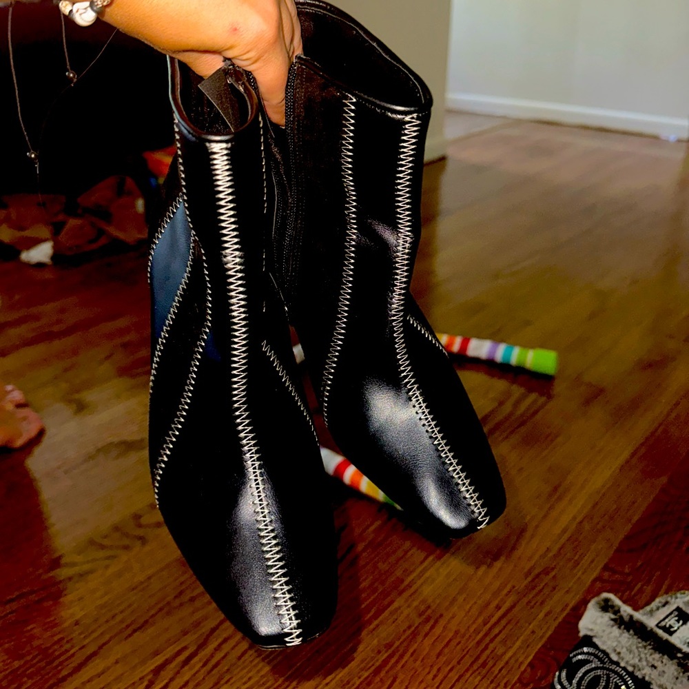 Heeled leather boots
